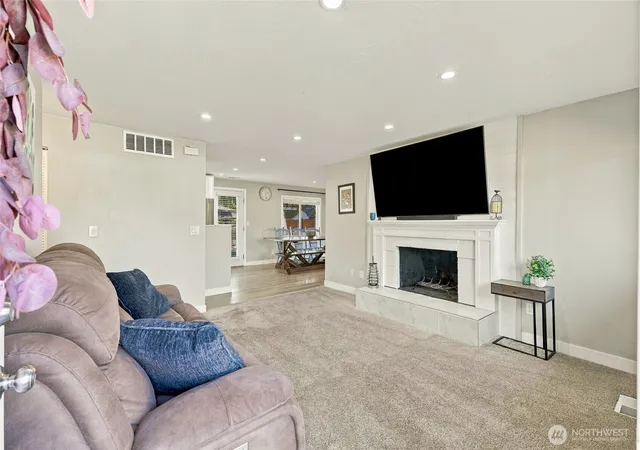 Photo 4 of Single family home for sale at 17635 SE 267th Place, Covington, WA 98042 | MLS# NWM2590847 | Listing updated on 2026-10-17