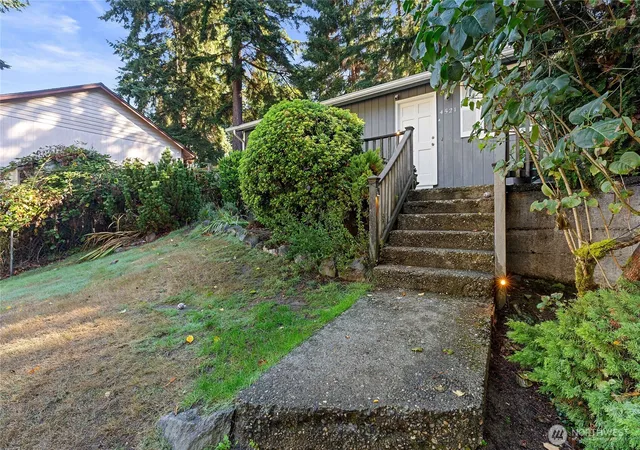 Photo 3 of House for sale at 4521 Grand Ave, Everett, WA 98203 | MLS# NWM2590856 | Listing updated on 2026-10-12