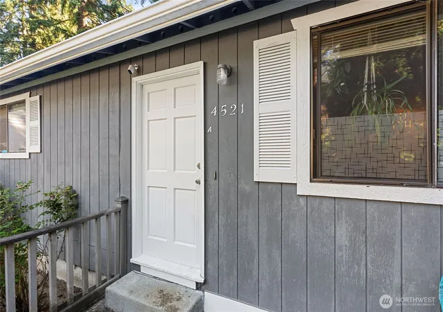 Photo 4 of House for sale at 4521 Grand Ave, Everett, WA 98203 | MLS# NWM2590856 | Listing updated on 2026-10-12