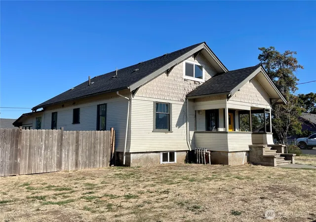 Photo 2 of Single family home for sale at 1004 W Willow St, Walla Walla, WA 99362 | MLS# NWM2590868 | Listing updated on 2026-10-06