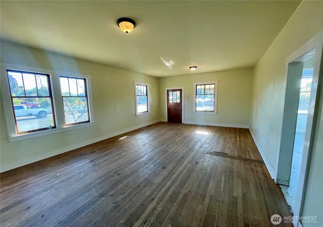 Photo 3 of Single family home for sale at 1004 W Willow St, Walla Walla, WA 99362 | MLS# NWM2590868 | Listing updated on 2026-10-06