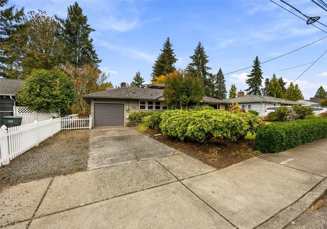 Photo 3 of Single family home for sale at 3566 Sunset Dr W, University Place, WA 98466 | MLS# NWM2590874 | Listing updated on 2026-10-16