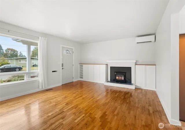 Photo 4 of Single family home for sale at 320 Y St SW, Tumwater, WA 98501 | MLS# NWM2590879 | Listing updated on 2026-10-09