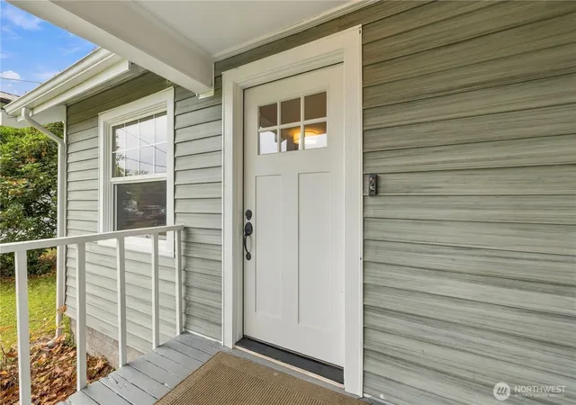 Photo 2 of Single family home for sale at 513 Warner St, Sedro Woolley, WA 98284 | MLS# NWM2590884 | Listing updated on 2026-10-08