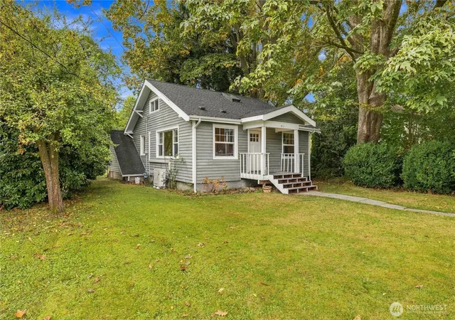 Single family home for sale at 513 Warner St, Sedro Woolley, WA 98284 | MLS# NWM2590884