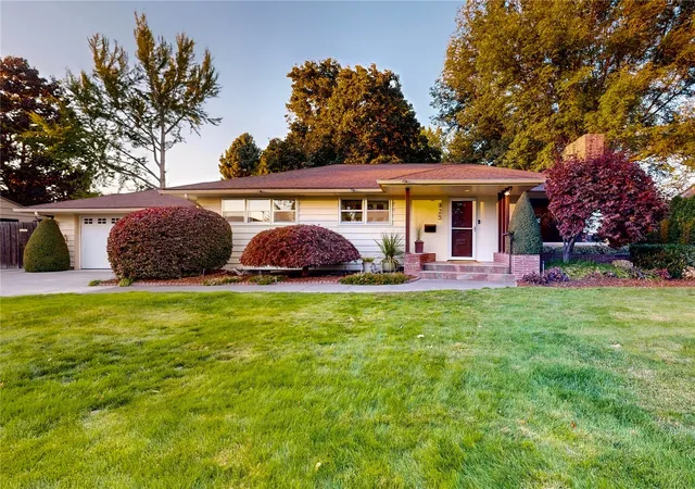 Photo 1 of Sale Pending at 825 Wauna Vista Dr, Walla Walla, WA 99362 | MLS# NWM2590894 | Listing updated on 2026-10-18