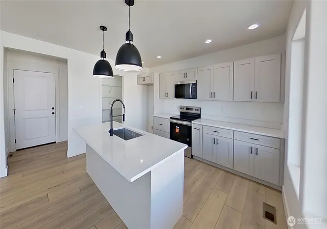 Photo 3 of Single family home for sale at 165 Country Cottage Ln, Malaga, WA 98828 | MLS# NWM2590898 | Listing updated on 2026-10-08