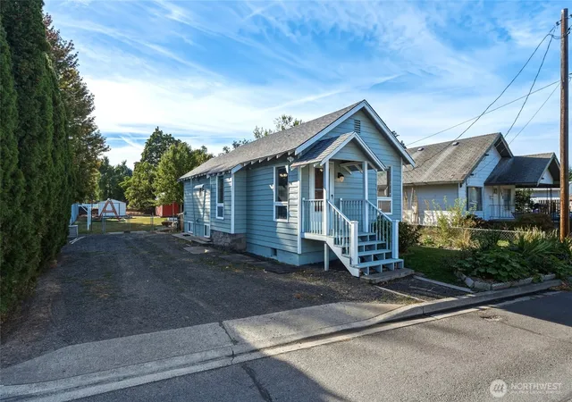Single family home for sale at 126 SE 3rd Avenue, Milton Freewater, OR 97862 | MLS# NWM2590904
