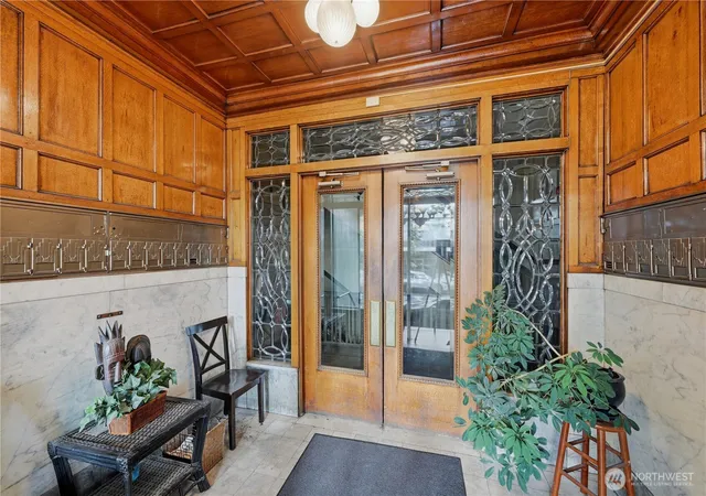 Photo 2 of Sale Pending at 7 Harrison St #2, Seattle, WA 98109 | MLS# NWM2590905 | Listing updated on 2026-10-12