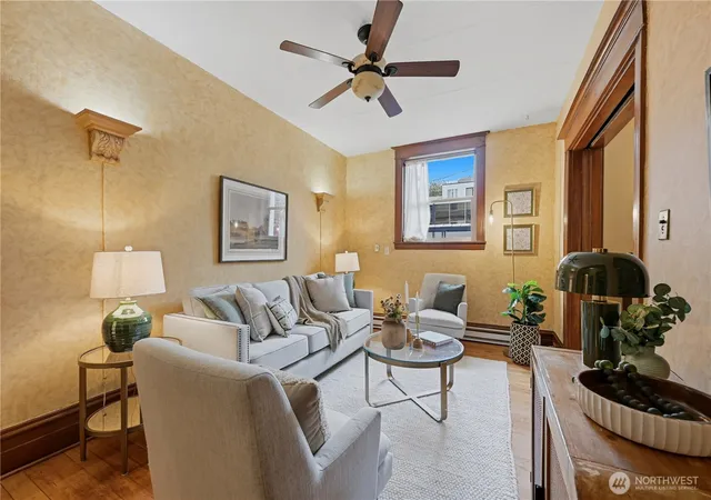 Photo 4 of Sale Pending at 7 Harrison St #2, Seattle, WA 98109 | MLS# NWM2590905 | Listing updated on 2026-10-12