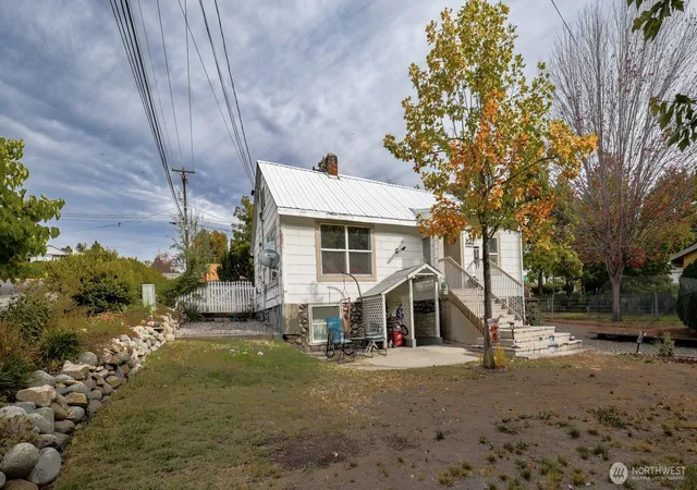 Photo 1 of Single family home for sale at 26 W Cherry Ave, Omak, WA 98841 | MLS# NWM2590915 | Listing updated on 2026-10-07