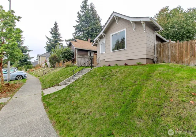Photo 1 of Single family home for sale at 1415 S Grant Ave, Tacoma, WA 98405 | MLS# NWM2590916 | Listing updated on 2026-10-13