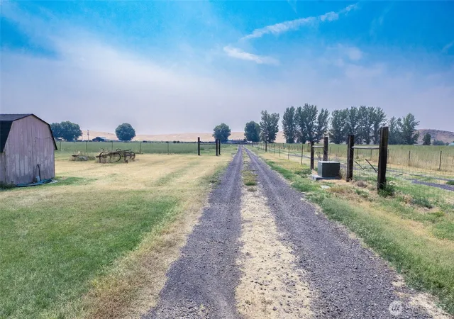 Photo 3 of Single family home for sale at 2928 Detour Rd, Walla Walla, WA 99362 | MLS# NWM2590931 | Listing updated on 2026-10-06