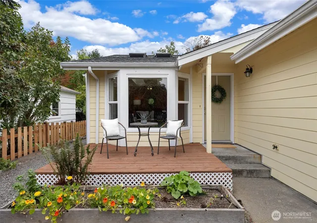 Photo 3 of Sale Pending at 1722 Glass Ave NE, Olympia, WA 98506 | MLS# NWM2590952 | Listing updated on 2026-10-19