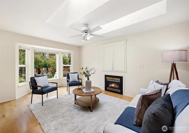 Photo 4 of Sale Pending at 1722 Glass Ave NE, Olympia, WA 98506 | MLS# NWM2590952 | Listing updated on 2026-10-19