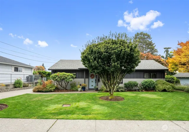 Photo 1 of Single family home for sale at 2304 5th Street, Everett, WA 98201 | MLS# NWM2590964 | Listing updated on 2026-10-10