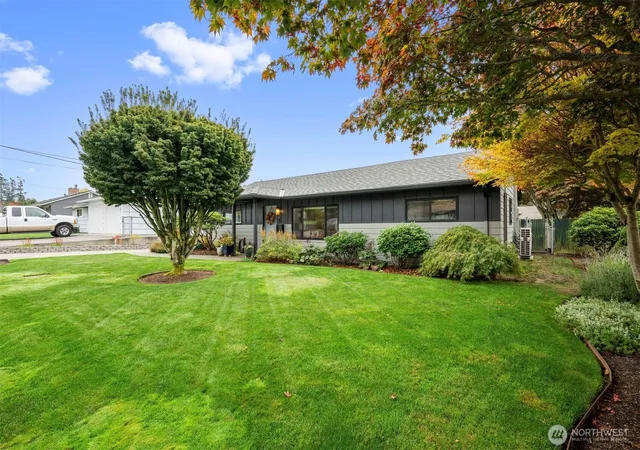 Photo 2 of Single family home for sale at 2304 5th Street, Everett, WA 98201 | MLS# NWM2590964 | Listing updated on 2026-10-10
