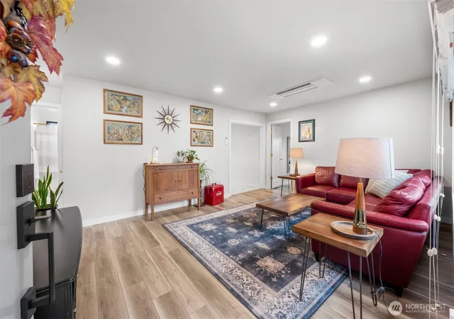 Photo 4 of Single family home for sale at 2304 5th Street, Everett, WA 98201 | MLS# NWM2590964 | Listing updated on 2026-10-10