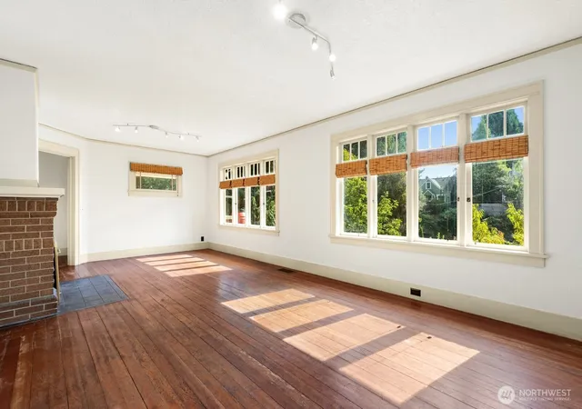 Photo 4 of Single family home for sale at 1630 SW Austin St, Seattle, WA 98106 | MLS# NWM2590969 | Listing updated on 2026-10-09