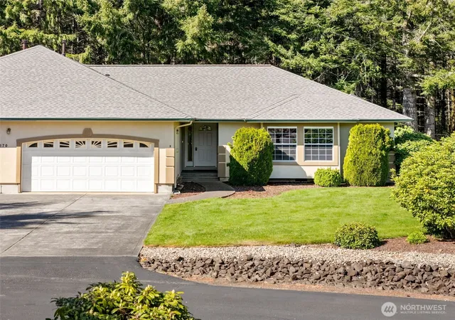 Photo 2 of Condo for sale at 170 E Beaumont Dr #B, Shelton, WA 98584 | MLS# NWM2590971 | Listing updated on 2026-10-13
