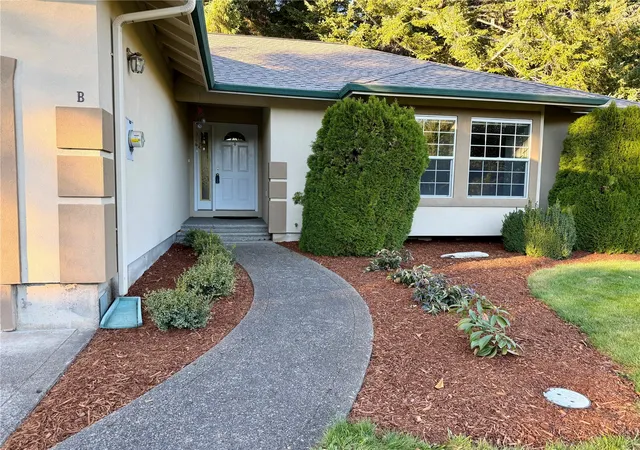 Photo 3 of Condo for sale at 170 E Beaumont Dr #B, Shelton, WA 98584 | MLS# NWM2590971 | Listing updated on 2026-10-13