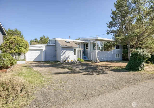 Photo 2 of Single family home for sale at 288 San Dune Ave Nw, Ocean Shores, WA 98569 | MLS# NWM2590974 | Listing updated on 2026-10-18
