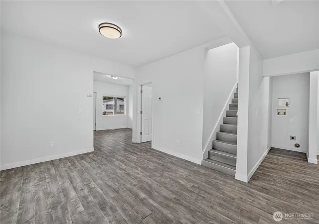 Photo 1 of Single family home for sale at 911 Barnes Ct, Sunnyside, WA 98944 | MLS# NWM2590979 | Listing updated on 2026-10-17