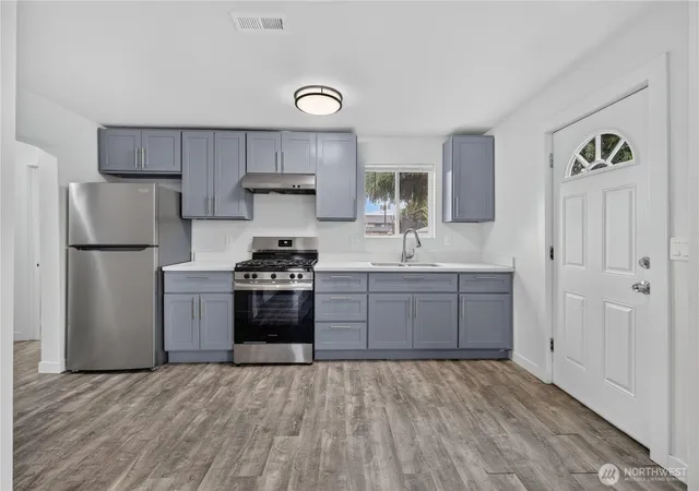 Photo 2 of Single family home for sale at 911 Barnes Ct, Sunnyside, WA 98944 | MLS# NWM2590979 | Listing updated on 2026-10-17