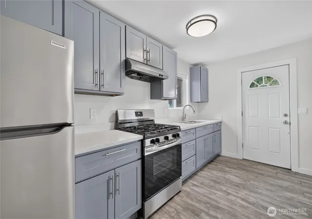 Photo 3 of Single family home for sale at 911 Barnes Ct, Sunnyside, WA 98944 | MLS# NWM2590979 | Listing updated on 2026-10-17