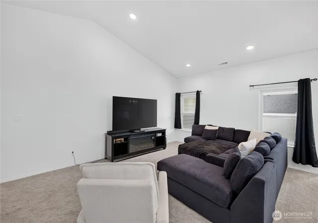 Photo 4 of Single family home for sale at 704 Regina Pl, Grandview, WA 98930 | MLS# NWM2590980 | Listing updated on 2026-10-15