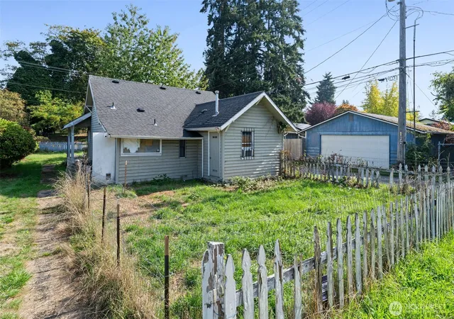Photo 2 of Single family home for sale at 6608 E M St, Tacoma, WA 98404 | MLS# NWM2590982 | Listing updated on 2026-10-17