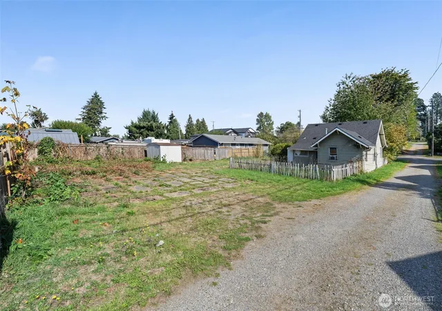 Photo 4 of Single family home for sale at 6608 E M St, Tacoma, WA 98404 | MLS# NWM2590982 | Listing updated on 2026-10-17