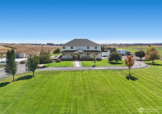 Single family home for sale at 14325 NE Road 1, Moses Lake, WA 98837 | MLS# NWM2590995