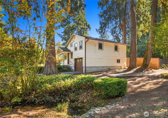 Photo 4 of Single family home for sale at 18709 Ballinger Way NE, Lake Forest Park, WA 98155 | MLS# NWM2590997 | Listing updated on 2026-10-19