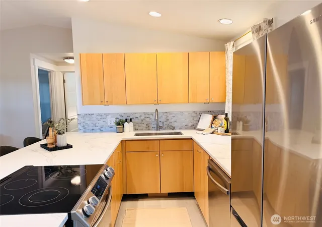 Photo 3 of Condo for sale at 1574 NE Park View Dr #6, Bainbridge Island, WA 98110 | MLS# NWM2591002 | Listing updated on 2026-10-07