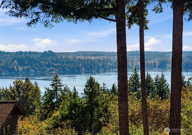 Photo 4 of Single family home for sale at 101 NE Rainbow Pl S, Belfair, WA 98528 | MLS# NWM2591003 | Listing updated on 2026-10-24