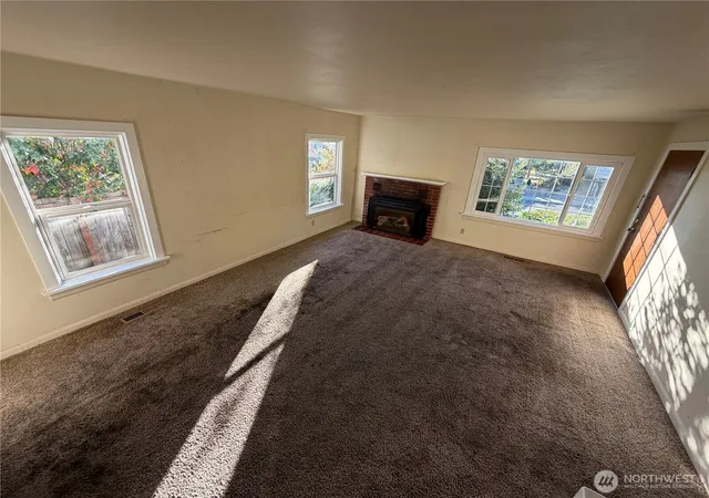Photo 4 of Single family home for sale at 712 Puget St NE, Olympia, WA 98506 | MLS# NWM2591013 | Listing updated on 2026-10-14