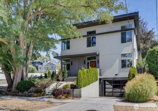 Condo for sale at 3454 33rd Avenue W, Seattle, WA 98199 | MLS# NWM2591014