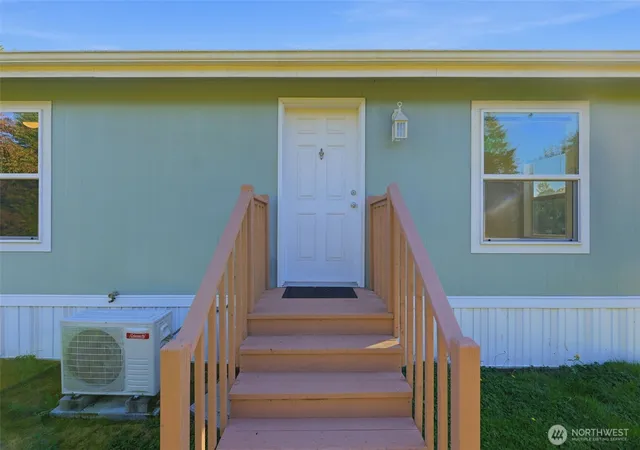 Photo 3 of Manufactured home for sale at 512 SW Berry Lake Dr #26, Port Orchard, WA 98367 | MLS# NWM2591017 | Listing updated on 2026-10-13