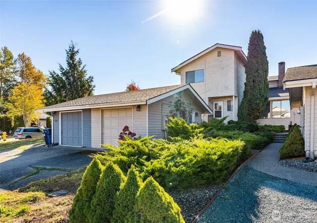 Photo 1 of Single family home for sale at 2218 E Fulton St, Mount Vernon, WA 98273 | MLS# NWM2591019 | Listing updated on 2026-10-15