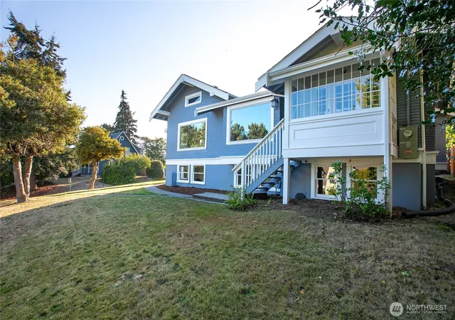 Photo 1 of Single family home for sale at 800 E Laurel St, Bellingham, WA 98225 | MLS# NWM2591028 | Listing updated on 2026-10-20