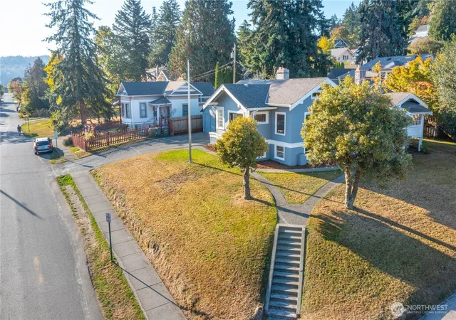 Single family home for sale at 800 E Laurel St, Bellingham, WA 98225 | MLS# NWM2591028