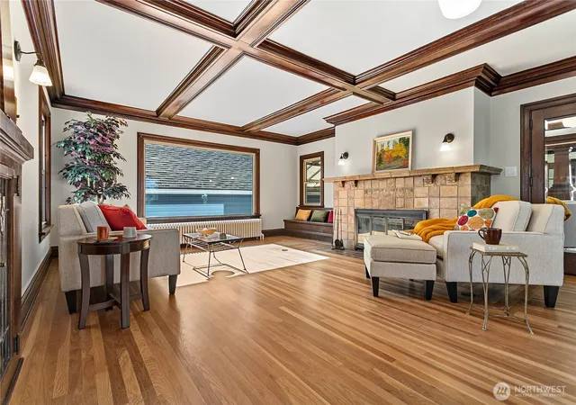 Photo 3 of Single family home for sale at 800 E Laurel St, Bellingham, WA 98225 | MLS# NWM2591028 | Listing updated on 2026-10-20