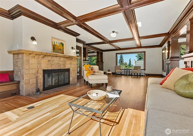 Photo 4 of Single family home for sale at 800 E Laurel St, Bellingham, WA 98225 | MLS# NWM2591028 | Listing updated on 2026-10-20