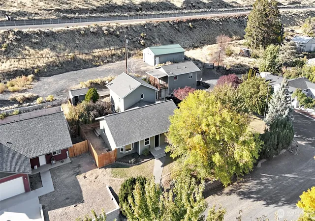 Photo 1 of Single family home for sale at 1411 D St SW, Ephrata, WA 98823 | MLS# NWM2591037 | Listing updated on 2026-10-07