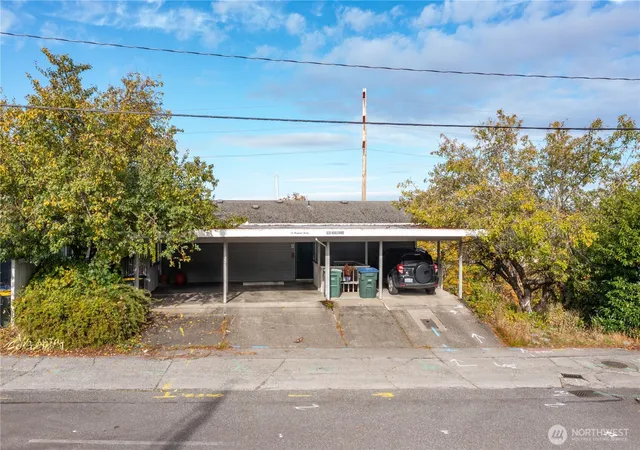 Photo 3 of Multi family home for sale at 630 Boulevard, Bellingham, WA 98225 | MLS# NWM2591048 | Listing updated on 2026-10-07