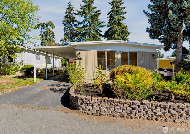 Photo 1 of Manufactured home for sale at 5220 Sw 176th Street #18, Lynnwood, WA 98037 | MLS# NWM2591060 | Listing updated on 2026-10-06
