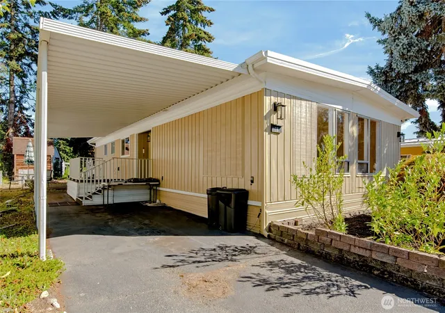 Photo 3 of Manufactured home for sale at 5220 Sw 176th Street #18, Lynnwood, WA 98037 | MLS# NWM2591060 | Listing updated on 2026-10-06