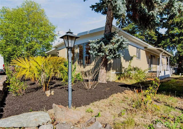 Photo 4 of Manufactured home for sale at 5220 SW 176th Street #18, Lynnwood, WA 98037 | MLS# NWM2591060 | Listing updated on 2026-10-06