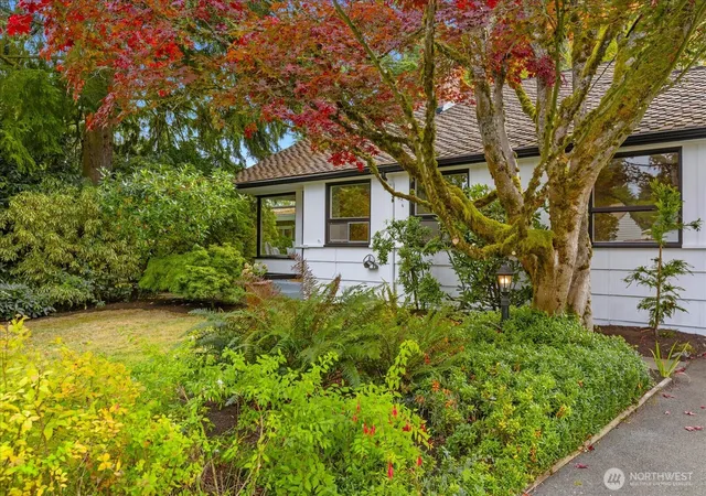 Photo 3 of Single family home for sale at 2127 N 193rd Street, Shoreline, WA 98133 | MLS# NWM2591061 | Listing updated on 2026-10-09